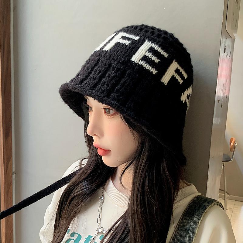 

Новая вязаная шапка с надписью для женщин, защита ушей, тепло для лица, маленькая шерстяная шапка, для студентов и пар, ветрозащитная шапка-рыбак M（56-58cm）