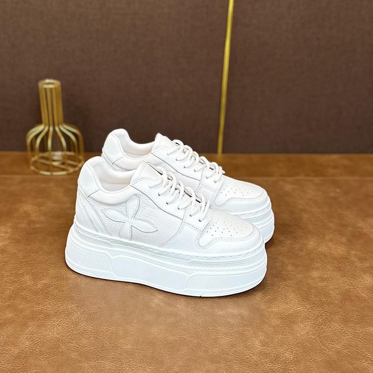 

2025 весна универсальные маленькие белые туфли женские на платформе маффины женские туфли небольшие увеличивающие рост кеды модная обувь 40 белый