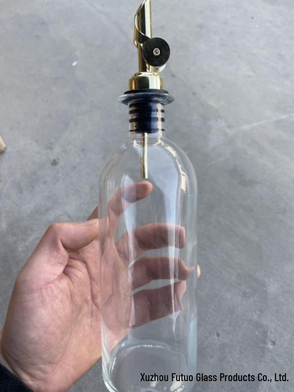500ml Crystal White Glass Oil Control Pot for Soy Sauce and Vinegar, Self-Opening/Closing, 350ml Capacity.