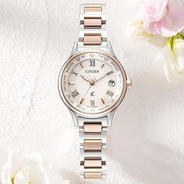 Citizen EC1165-51W ( Se xC Eco-Drive radiostyrt H246 Titania Line Happy Flight Bloom Design Eternal Platinum/Sakura Pink)