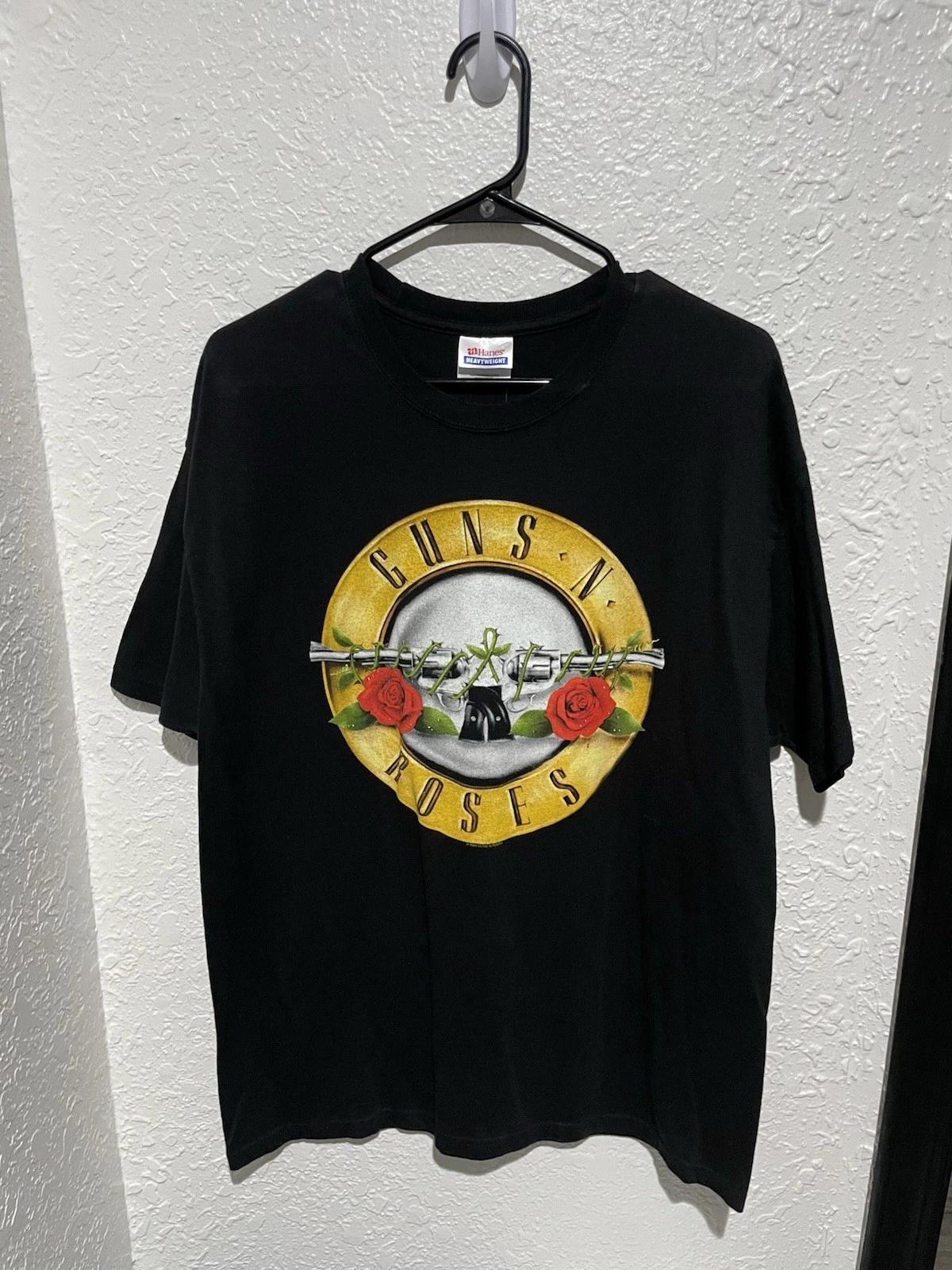 

Guns n Roses Black T-Shirt Revolvers Roses Size Large 3XL