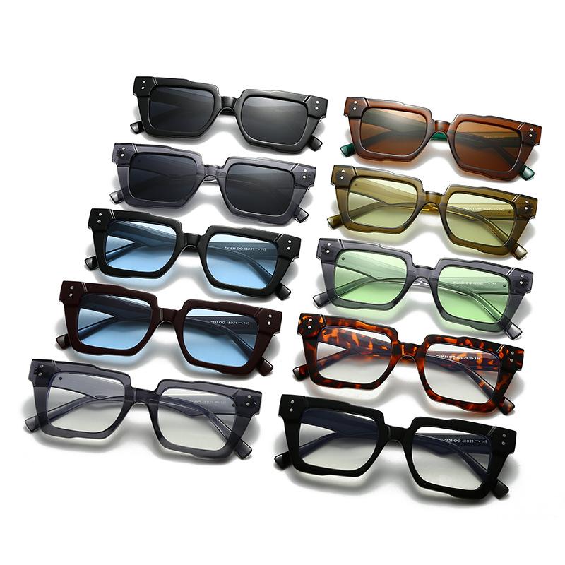 New Vintage Thick Leg Square Sunglasses Women Men Fashion Rice Nail Green Sun Glasses UV400