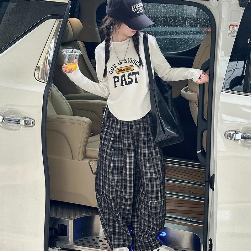Sportliches zweiteiliges Mädchenset Herbst 2025: Buchstaben Kordelzug T-Shirt & Karierte Hose (Größe 7)