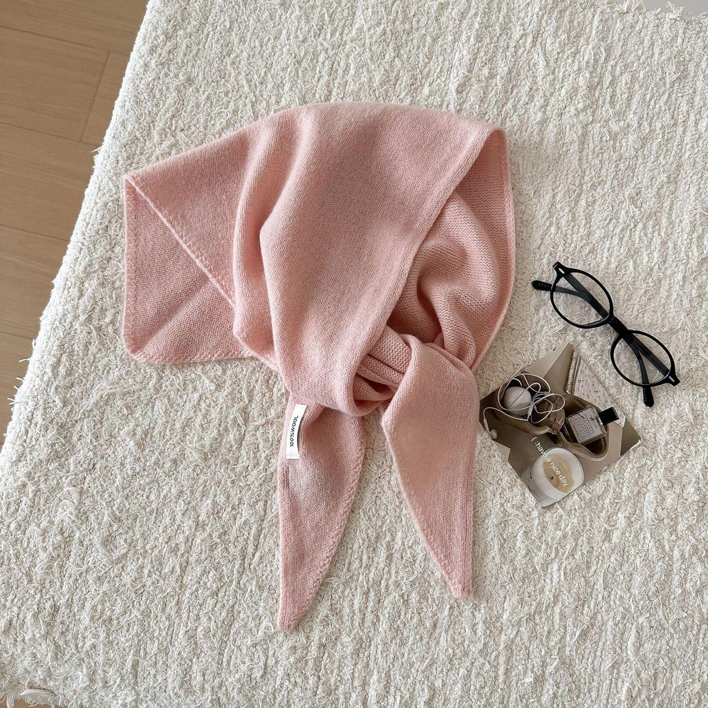 Women's 100% Wool Knitted Triangle Scarf – Warm, Versatile, Multifunctional Headscarf.