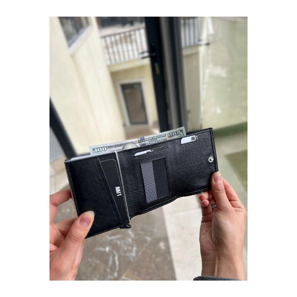 Genuine Leather Men's Wallet With Retro Mechanism