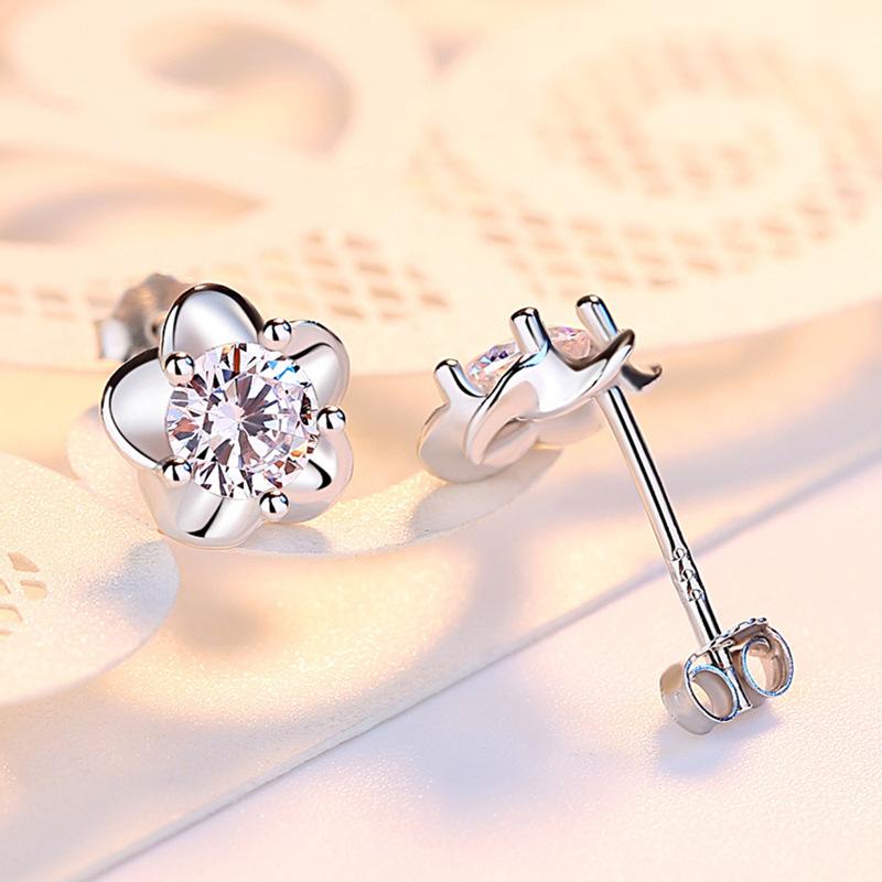 Plum Blossom Earrings, Fashionable and Versatile Floral Earrings, Free To Take Away Your Girlfriend and Girlfriend When You Sleep