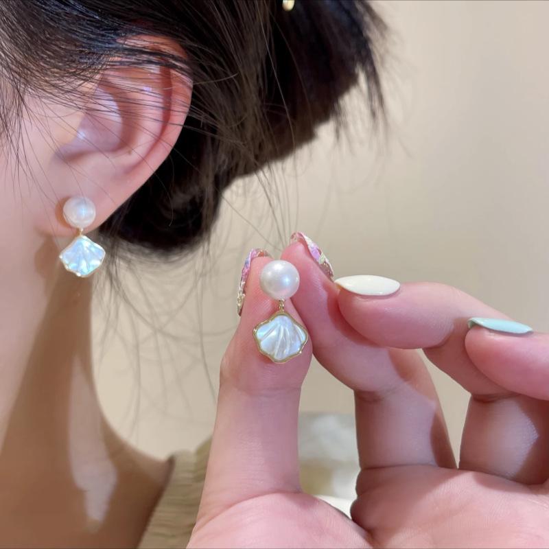 Elegant Fan-shaped Pearl Earrings for Women: Lightweight, Luxury Design, Ideal for Spring/Summer Wear
