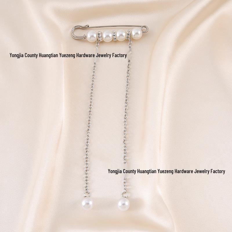 Fashionable Brooch Chain with Waist-Tightening Buckle - Versatile Clothing Accessory
