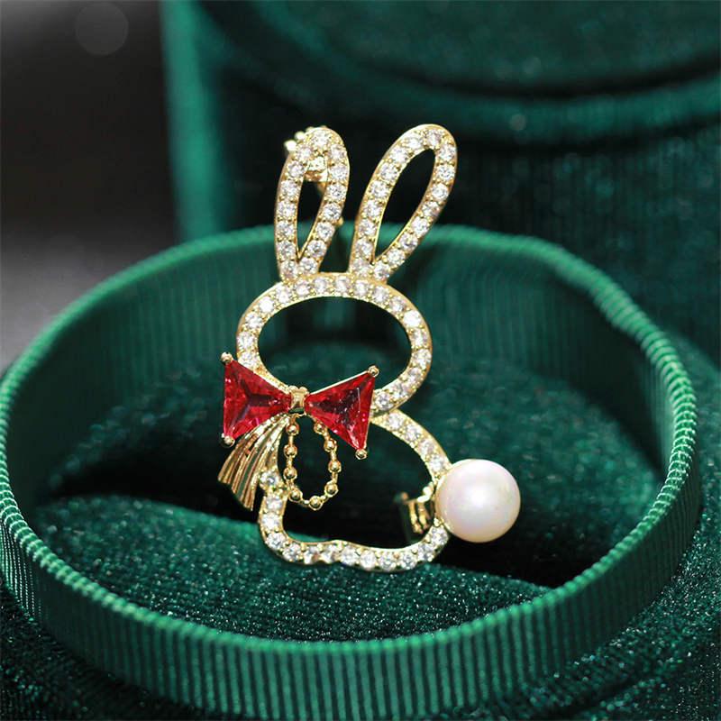 Chic Rabbit Brooch: Trendy Anti-Exposure Pin for Sweaters & Cardigans
