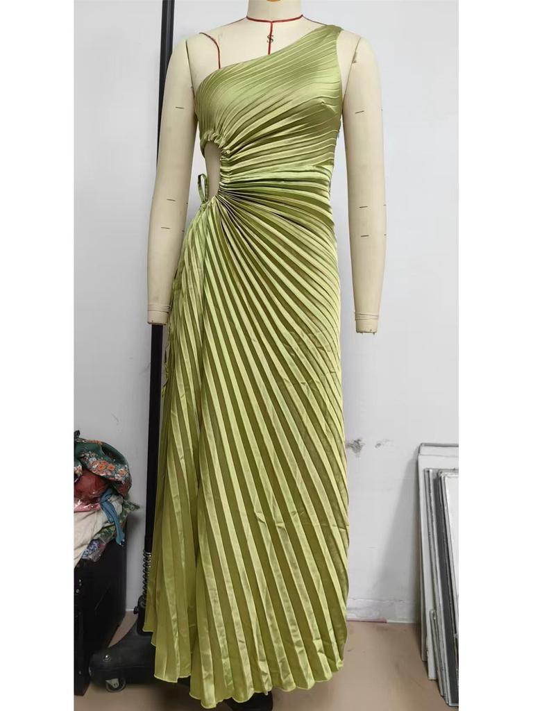 Elegant One-Shoulder Pleated Evening Dress with Waist Cutout - Spring/Summer Style
