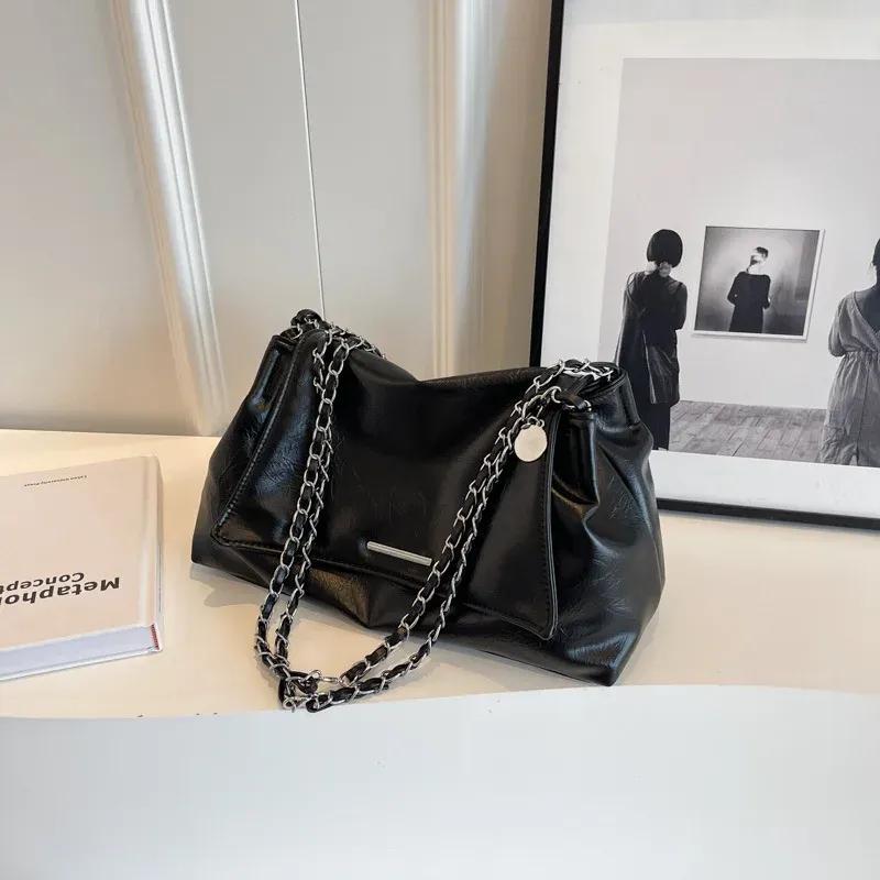 Casual Soft Surface Large Capacity Bag Women 2024 New Popular All-Match Chain Messenger Bag Popular Silver Shoulder Bag Handbag