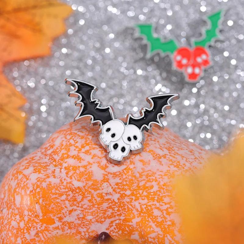 

2 Pcs Halloween Bat Badge Creative Skull Wings Gift Metal Brooch Clothes Decoration Party Birthday Gift