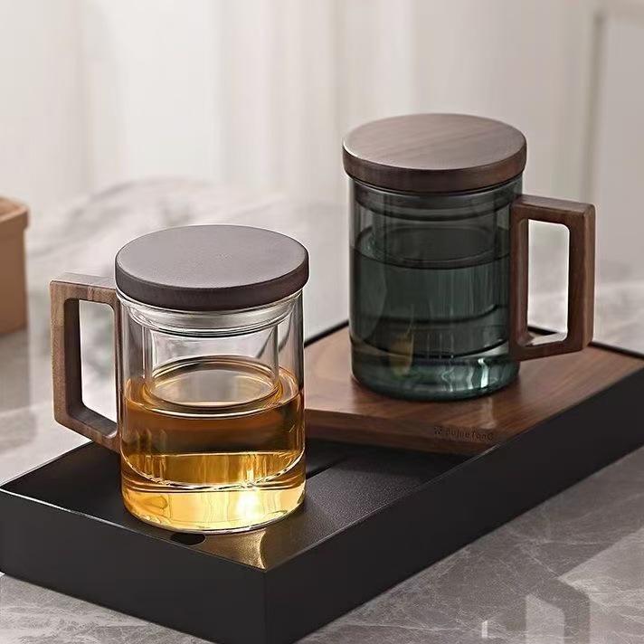 

Термостойкая стеклянная чашка для чая с фильтром и деревянной ручкой - Набор из трех предметов для офиса и чайных церемоний Transparent