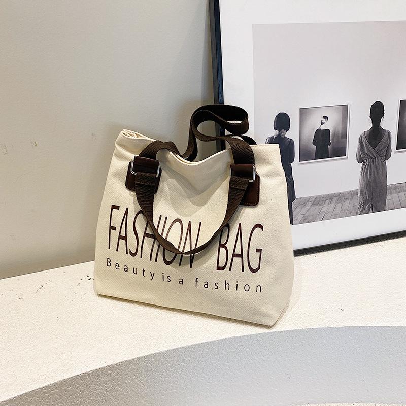 

Однотонная модная трендовая простая женская сумка через плечо 2025 новая универсальная сумка большой вместимости белый