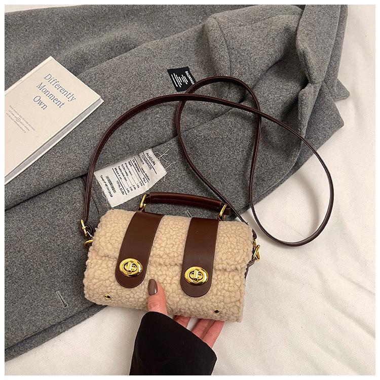 

Korean version of niche lamb wool contrasting color portable pillow bag women s 2025 autumn and winter new trendy versatile shoulder messenger bag