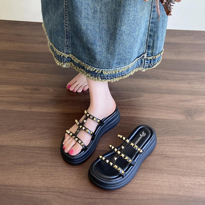 2025 rivet flat-bottomed cool slippers women's lazy slippers women's soft-soled simple thin straps one-word open-toed women's shoes