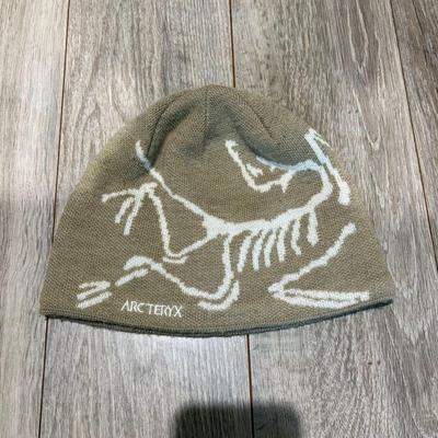 Sapkák és kalapok – Sapkák