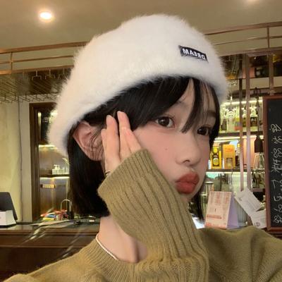 Women's Autumn and Winter Versatile Plush Beret with Big Head and Small White Hat Showing Off Their Face