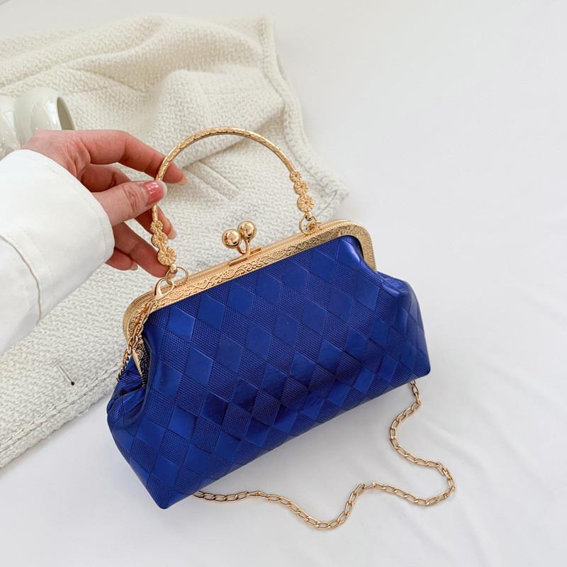 Chic And Modern Shell Bag For Women In Silver And Gold Ideal For Street Style