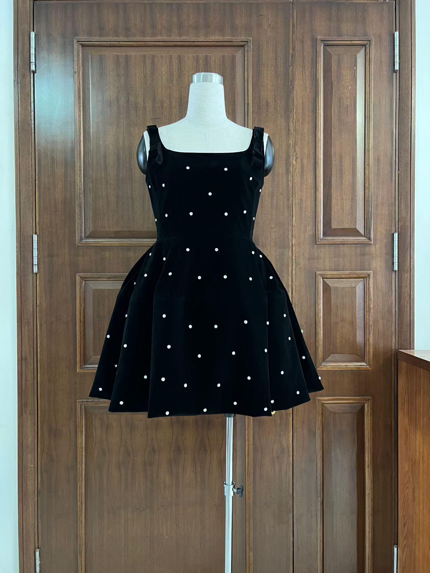 Autumn 2025 Rhinestone One-Shoulder Backless Tank Top and Puffy Skirt - French Sweet and Spicy Style Large