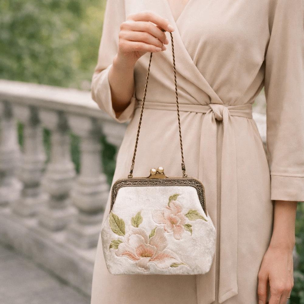 Flower Embroidery Banquet Bag Metal Buckle Ladies Clutch Bag Portable Hanfu Handbag  Wedding