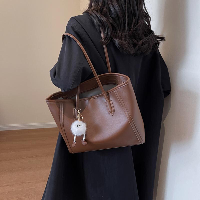 Feeling retro bag 2026 new women's bag simple and versatile shoulder bag commuting to work large-capacity tote bag