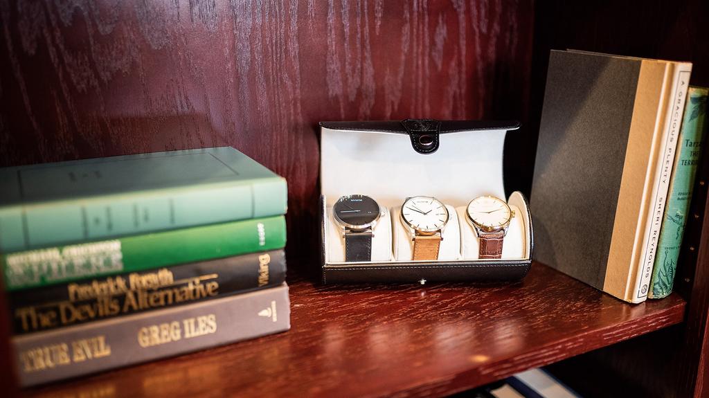 Case Elegance Wrap-around Watch Case, Faux Leather Watch Case, Portable Storage Box (Black, 3 Slots)
