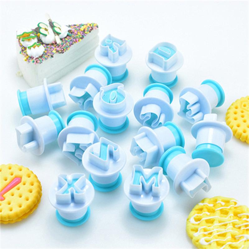Moule à Pâtisserie Lettre Fondant Découpoir à Biscuit Alphabet Majuscules et Minuscules Chiffres Décoration de Gâteau Outils de Gâteau DIY Pour Enfants
