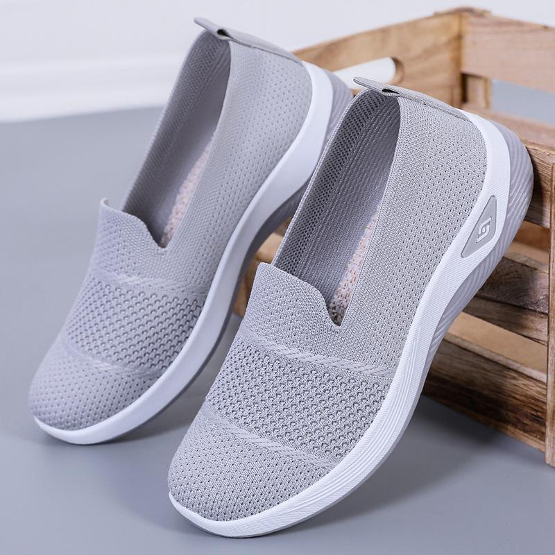 Women's Soft Sole Comfortable Mom Shoes - Shallow Mouth Versatile Casual Old Beijing Cloth