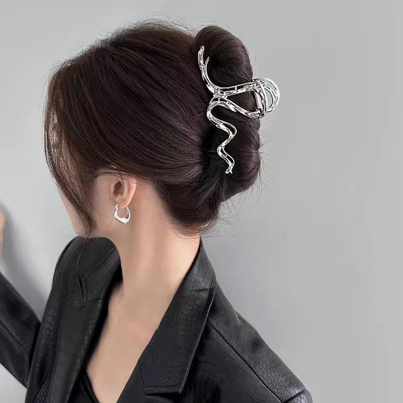 Pinza a morsetto in metallo ad alto livello con fiocco per capelli 2024 per donna: Pinza per Capelli a Forma di Squalo, Grande, Elegante, Stile Freddo, per la Nuca