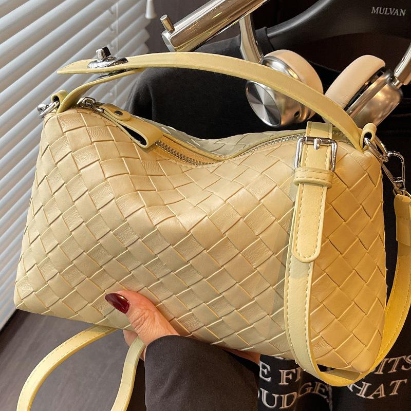 2025 Summer New Bag Women's Niche Hand Carry Woven Pattern Shoulder Bag High Value Fashion Bag Women