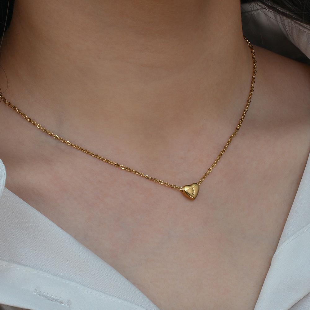 Collier Initial d'Amour Minimaliste pour Femme Bijoux Acier Inoxydable Plaqué Or 18 carats Mini Pendentif en Forme de Cœur Lettre