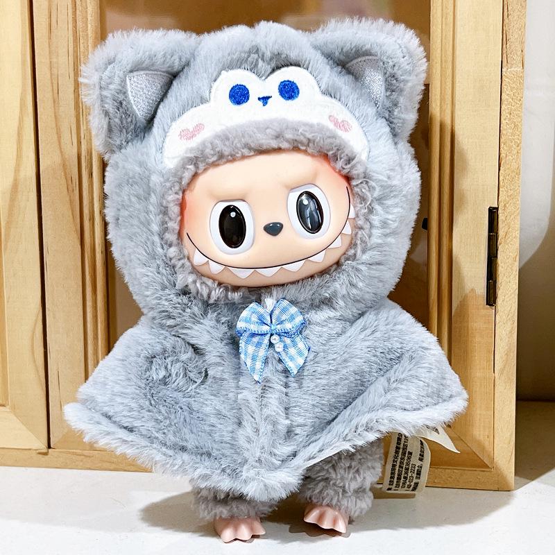 

Официальная 17-сантиметровая виниловая кукла Лабубу со сменной одеждой и брелоком Suitable for 17cm Labubu (Doll not included)