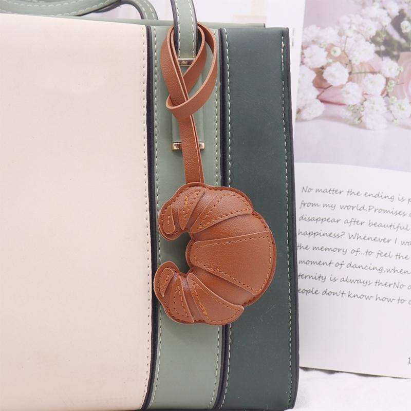 Handgenähtes Patchwork Croissant Schlüsselanhänger Vintage Stil Leder Dekoration Schlüsselanhänger Ornament Für den täglichen Gebrauch