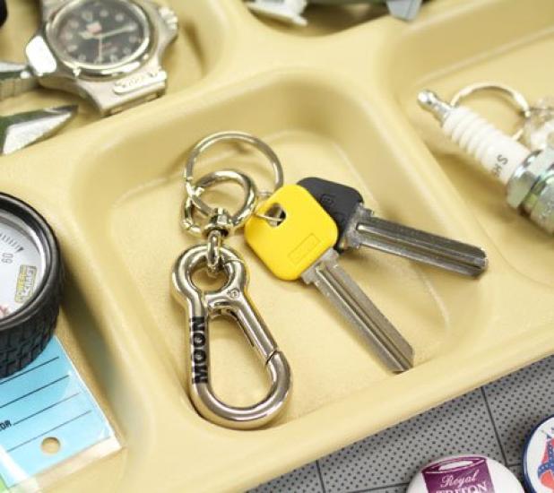 MOONEYES Double Carabiner Keychain Chrome KH-MKR133CH-MON