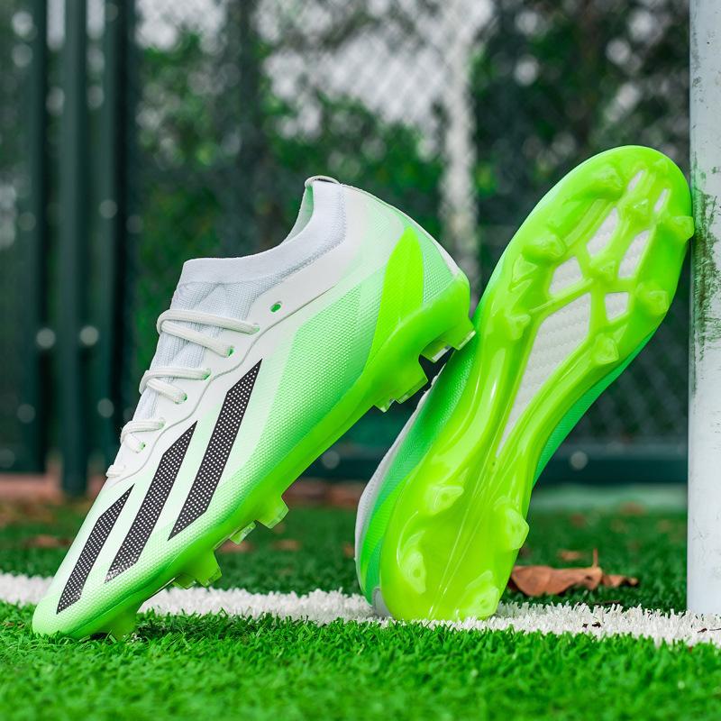 Seamless fly-woven football shoes men's and women's low-top long nails grass broken nails competition training shoes