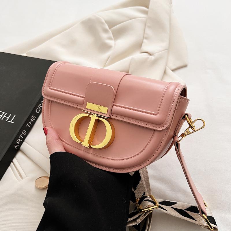 Niche design bag 2025 new spring and summer fashion high-end shoulder bag popular saddle bag women's messenger bag