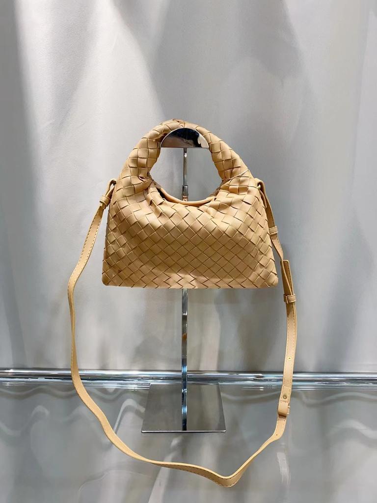 Woven shoulder bag underarm bag spring and summer new bag women's bag handmade high-texture dumpling bag tide