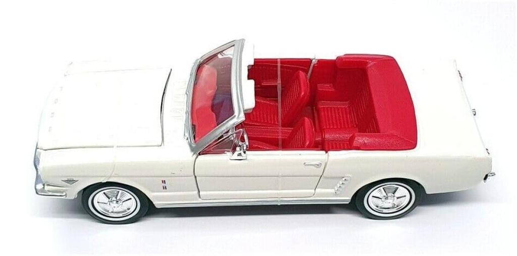 Motormax Ford Mustang Minicar 124 James Bond MUSTANG Convertible 1964 Movie 007 Goldfinger [Used]