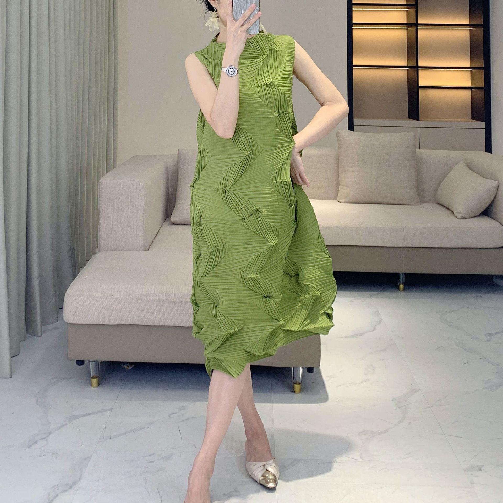 

Miyake Women s Sleeveless Ruffled Dress: Summer Style Loose Fit, Diamond Pleats, Solid Color Mid-Length Skirt One Size [45-75 kg] синий
