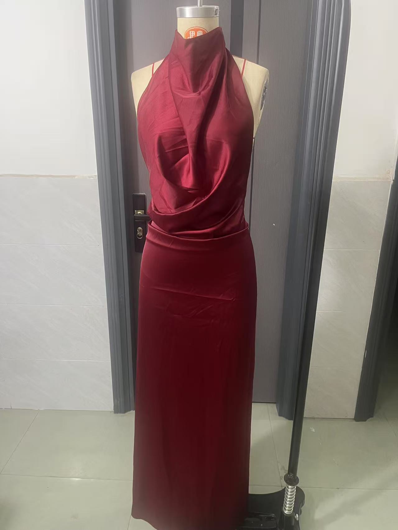 

Новое платье с halter-вырезом, элегантное, европейское и американское, однотонное, сексуальное, женское, длинное S бордовый