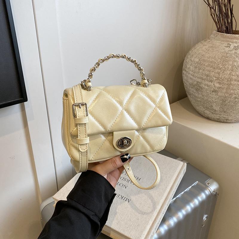 

Niche bag women s new summer versatile messenger bag portable diamond square bag жовтий