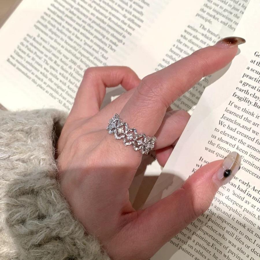 Medieval court style brushed rhombus hollow zircon lace ring retro design premium ring