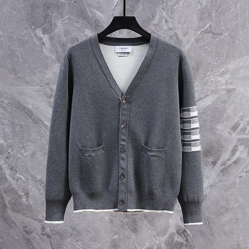 

Men s and Women s Striped V-Neck Long Sleeve Cardigan with Button Detail M сірий колір