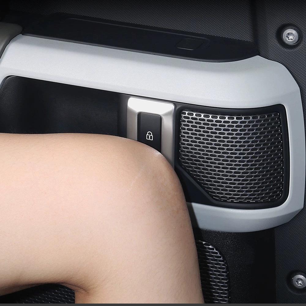 Adesivo Luminoso Anti-Toque Acidental para Botão de Trava de Porta para Land Rover Defender 2020-2025.
