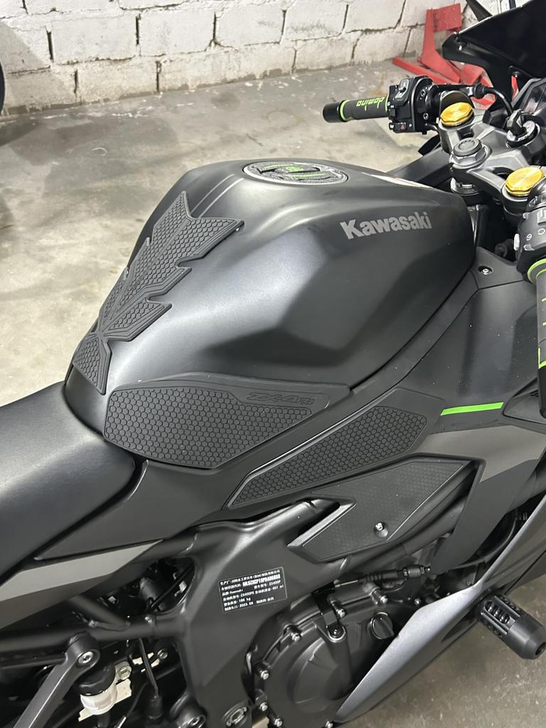 Trakční podložka Sada na nádrž Kompatibilní s Ninja ZX4R ZX4RR (2023–2025) Tankpad (Černá)