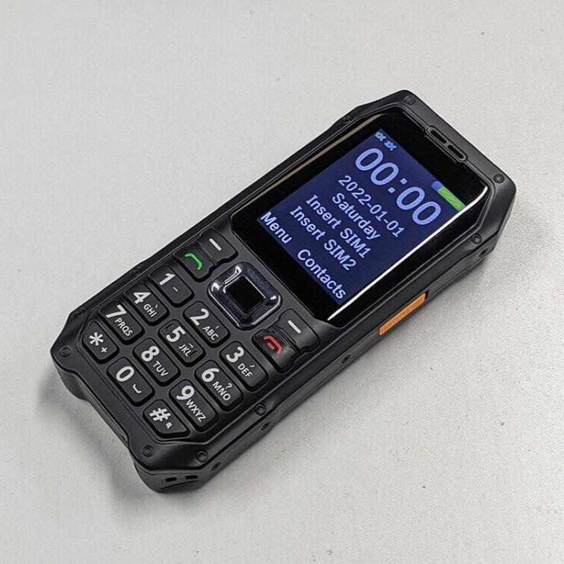 Soyes K80 GSM 2G Mobilní telefon 2,4palcový HD displej Dual SIM MP3 FM Vibrace 1800mAh SOS Svítilna Budík Tlačítkový telefon pro seniory