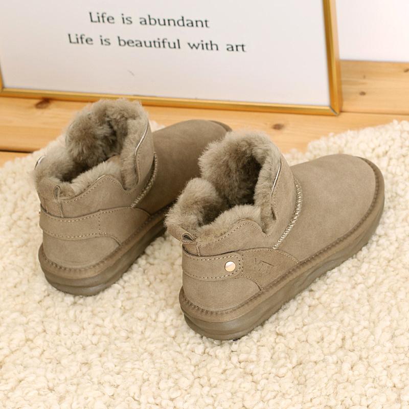 

Женские зимние новые меховые интегрированные сноубутсы 2025 года, короткие ботинки из утолщенной шерсти с низким верхом, нескользящие теплые хлопковые ботинки 40