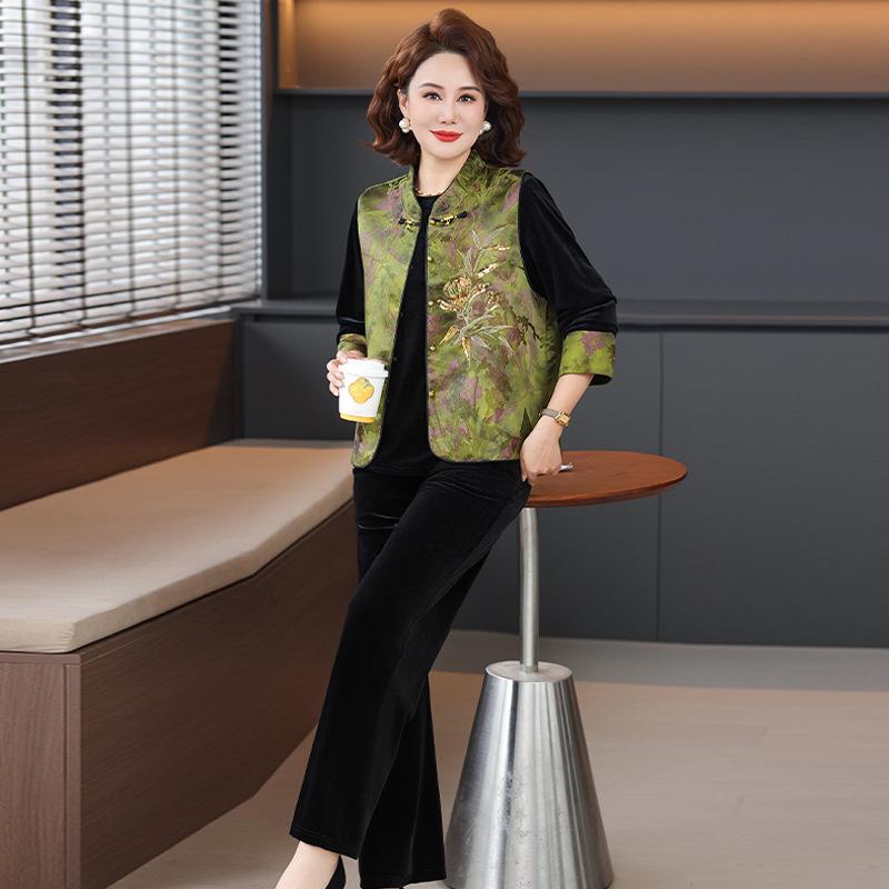 

Elegant Gold Velvet Suit – Spring/Autumn for Middle-Aged Women: Chic Chinese Style Vest & Casual Three-Piece Set. XL (45-57.5 kg)