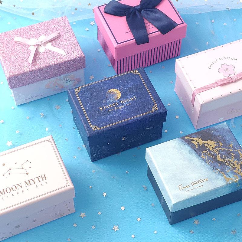 Elegantní dárková krabička na rtěnku, šperky nebo svatební cukroví